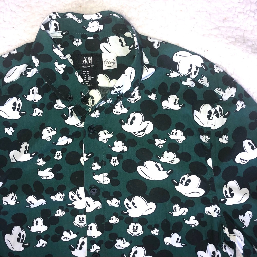 H&M shirt Disney mickey mouse print green button down long sleeve men’s XS